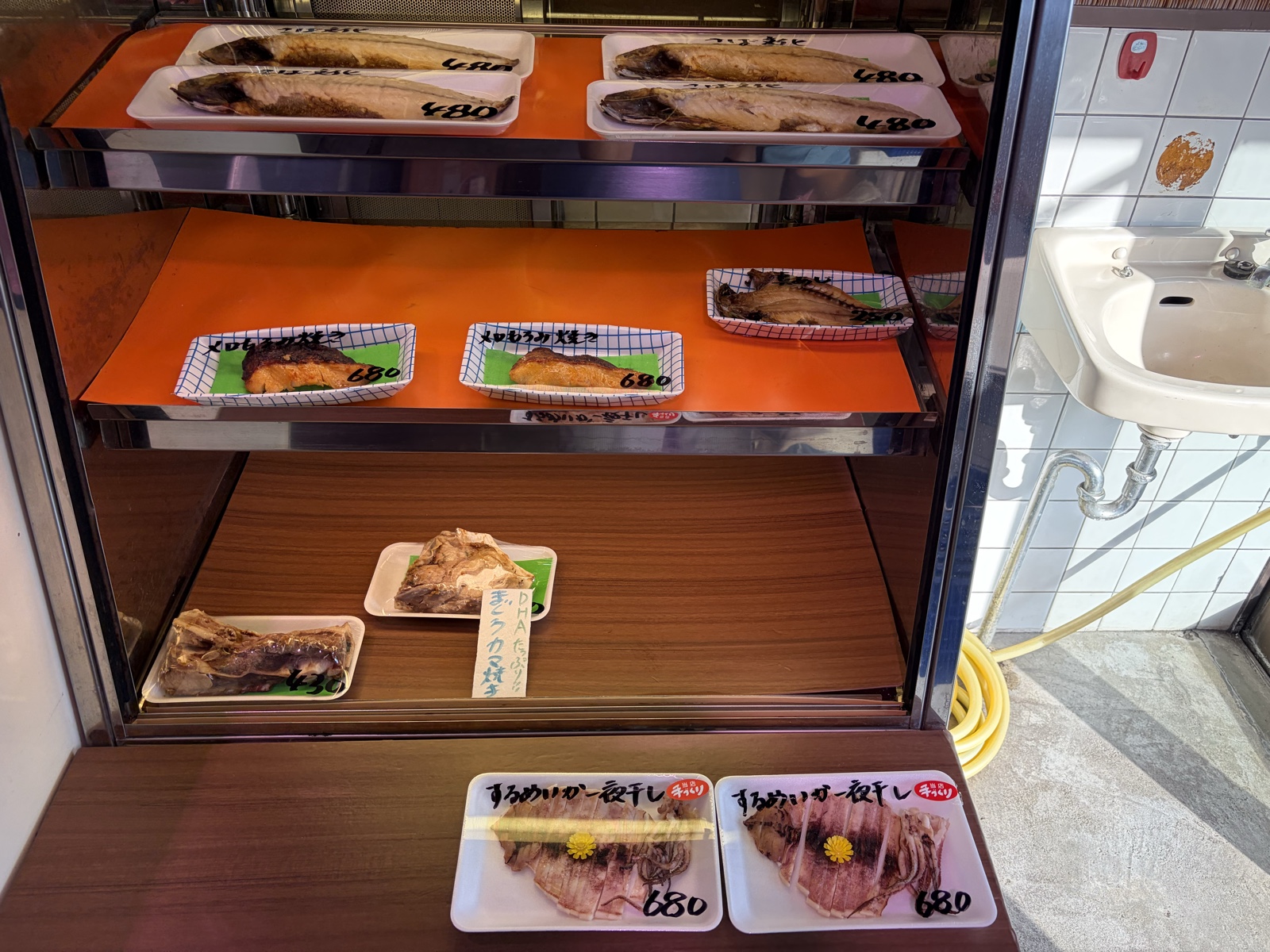 今井鮮魚店 干物・煮魚ショーケース
