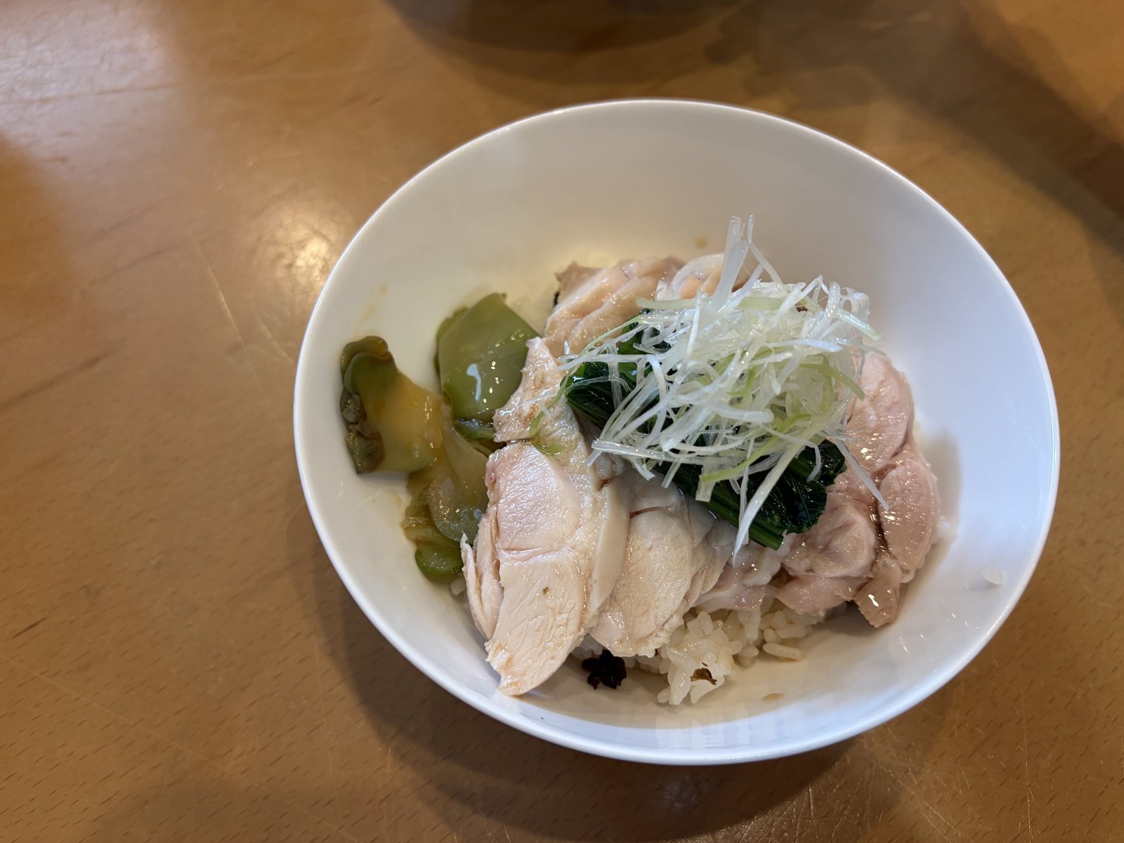 香港式ちきんライス・しっとり鶏とザーサイのアクセント