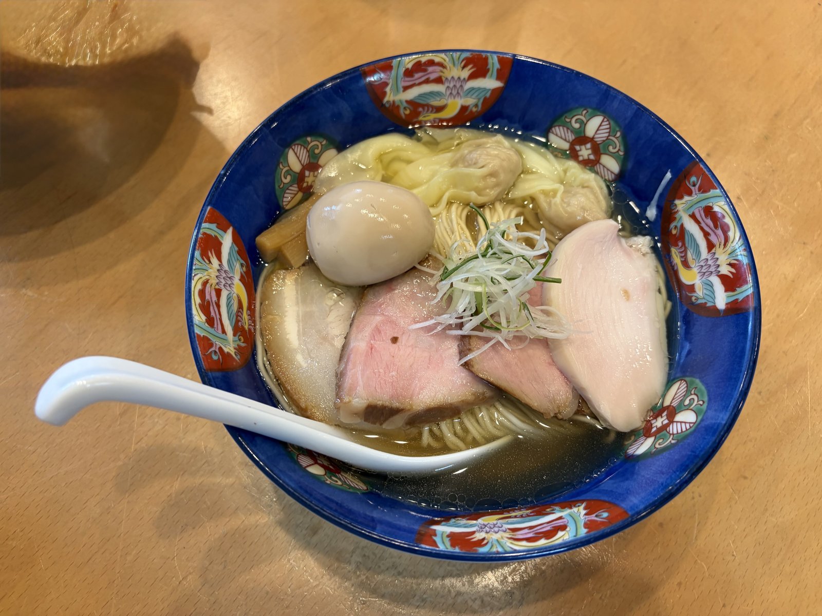 全部のせ 中華蕎麦 五塩・九谷風の絵付け器