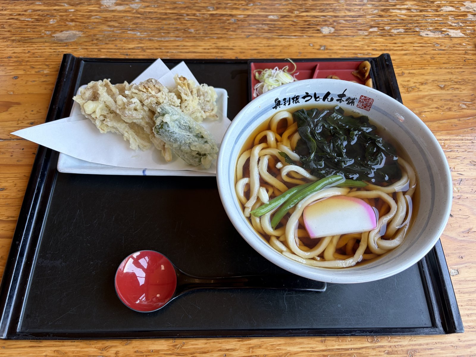 舞茸うどん・通常幅麺+舞茸トッピング+汁