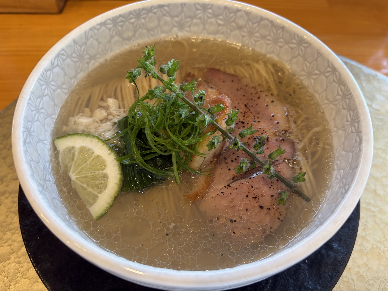 鳴神食堂 塩中華蕎麦 シジミ・ハマグリ・真鯛の貝魚介出汁