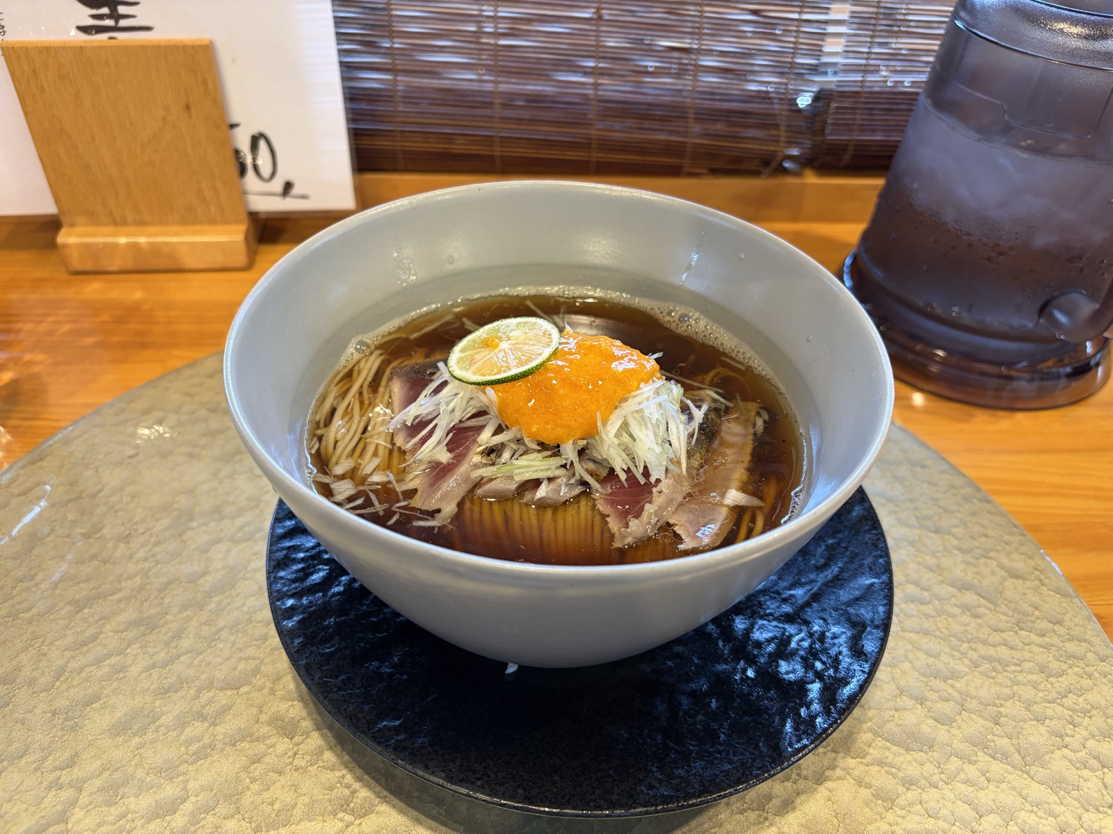 鳴神食堂 藁焼き鰹蕎麦 別角度
