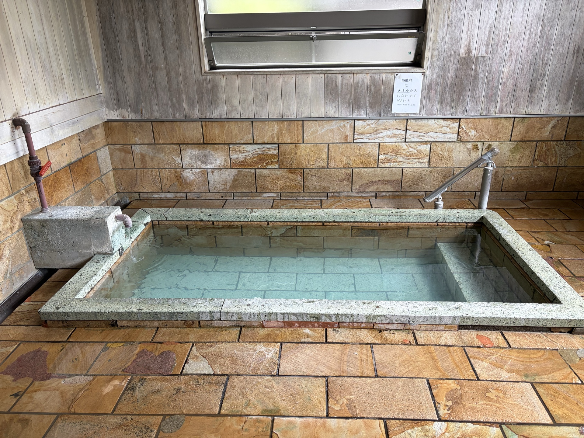 ぬる湯（奥・白枠・大型長方形）