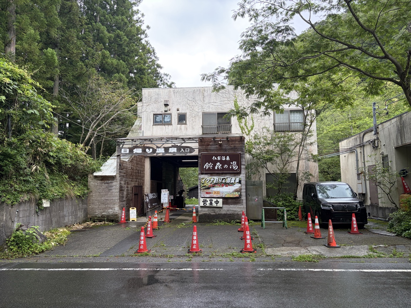 仏岩温泉 鈴森の湯の外観・入口