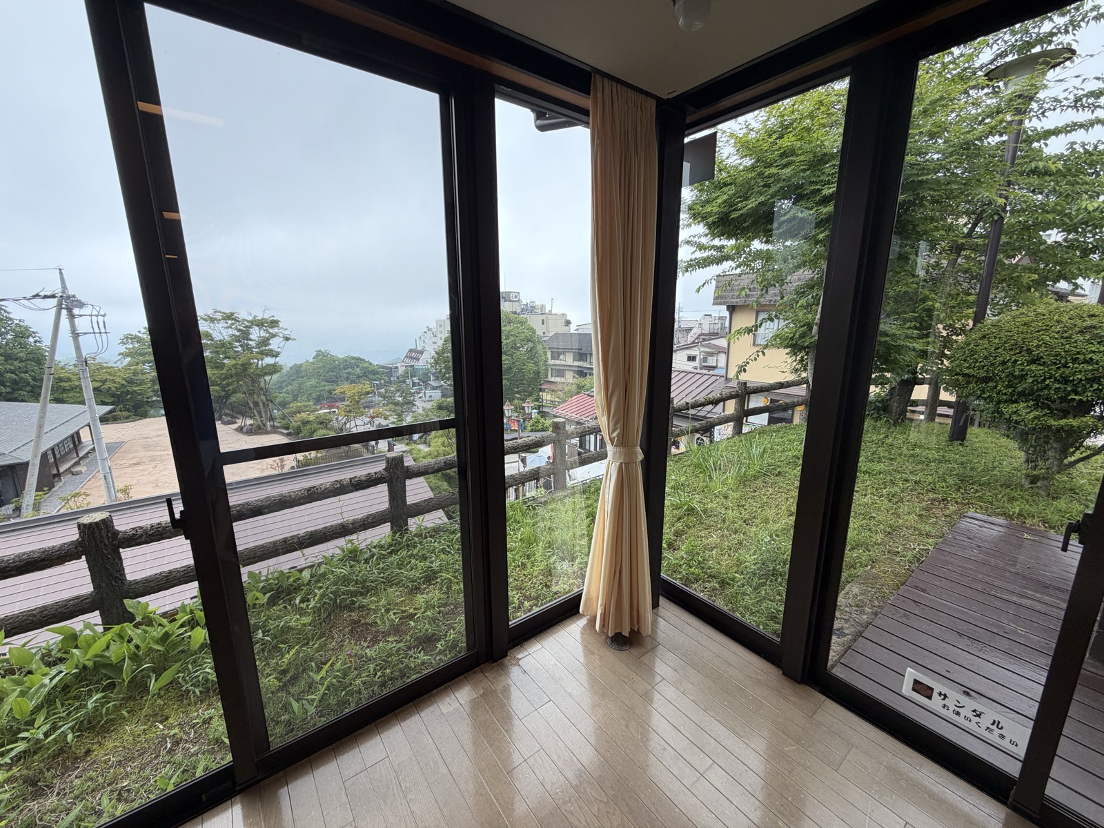 石段の湯1階休憩室からの眺め