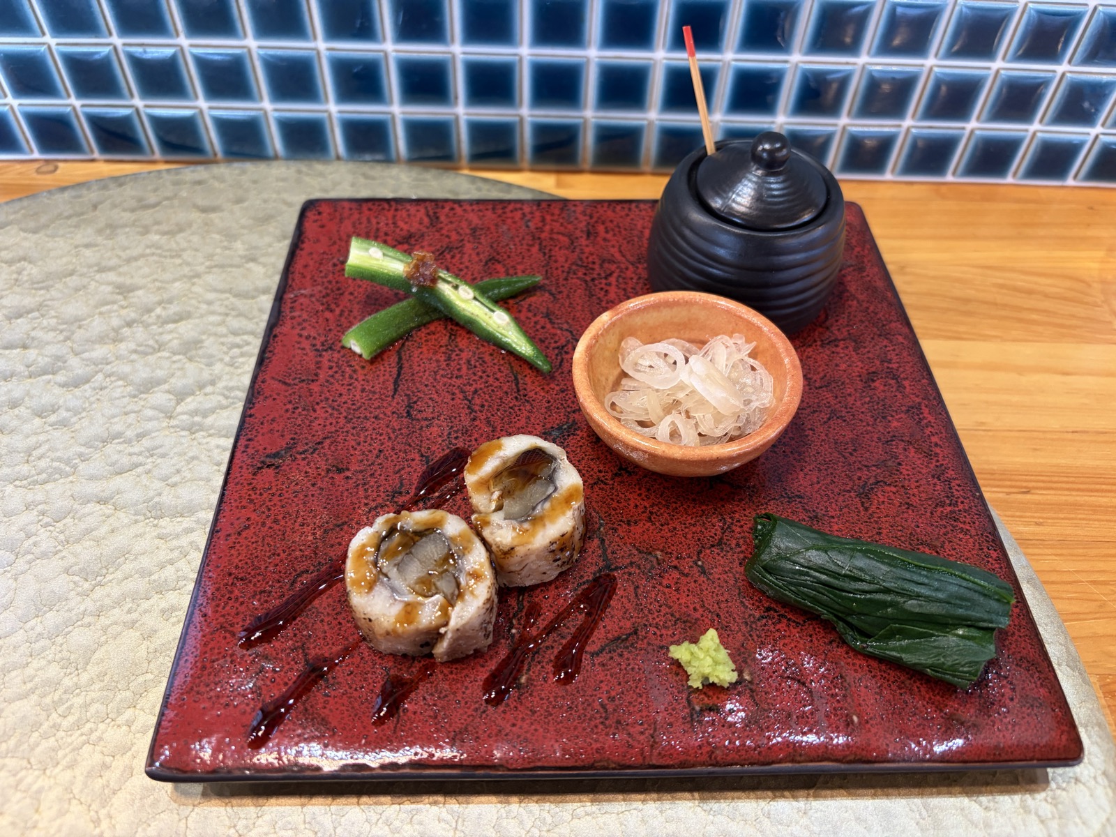 鳴神食堂 鱧塩つけ蕎麦 付け合わせ 鱧の八幡巻・鰯塩・わさび