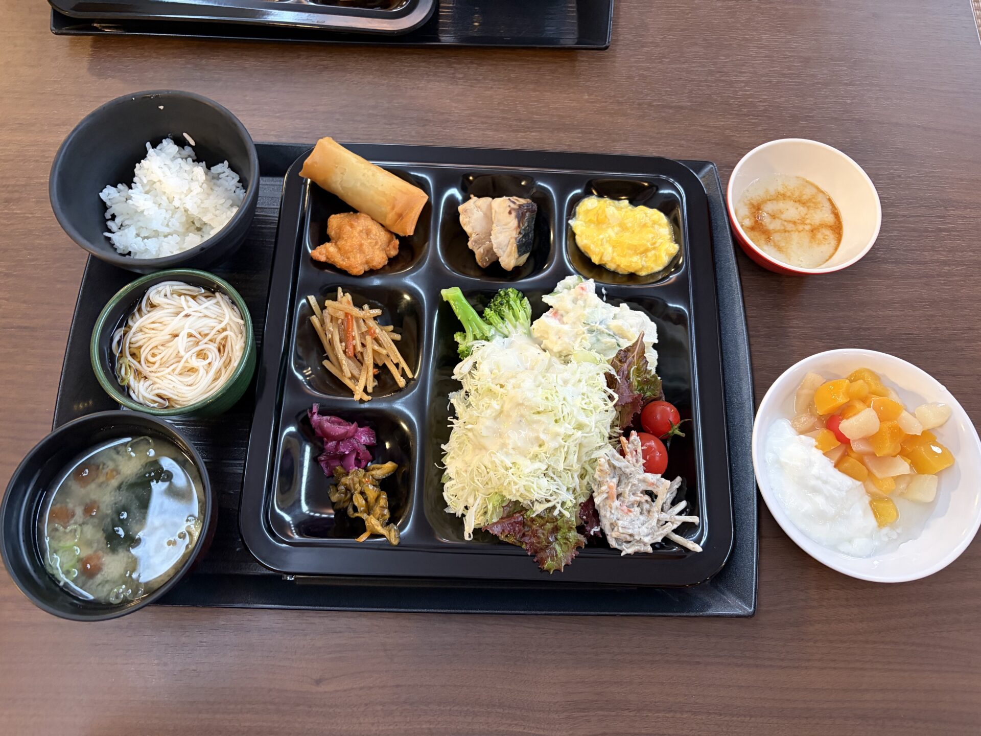 朝食バイキングの一周目
