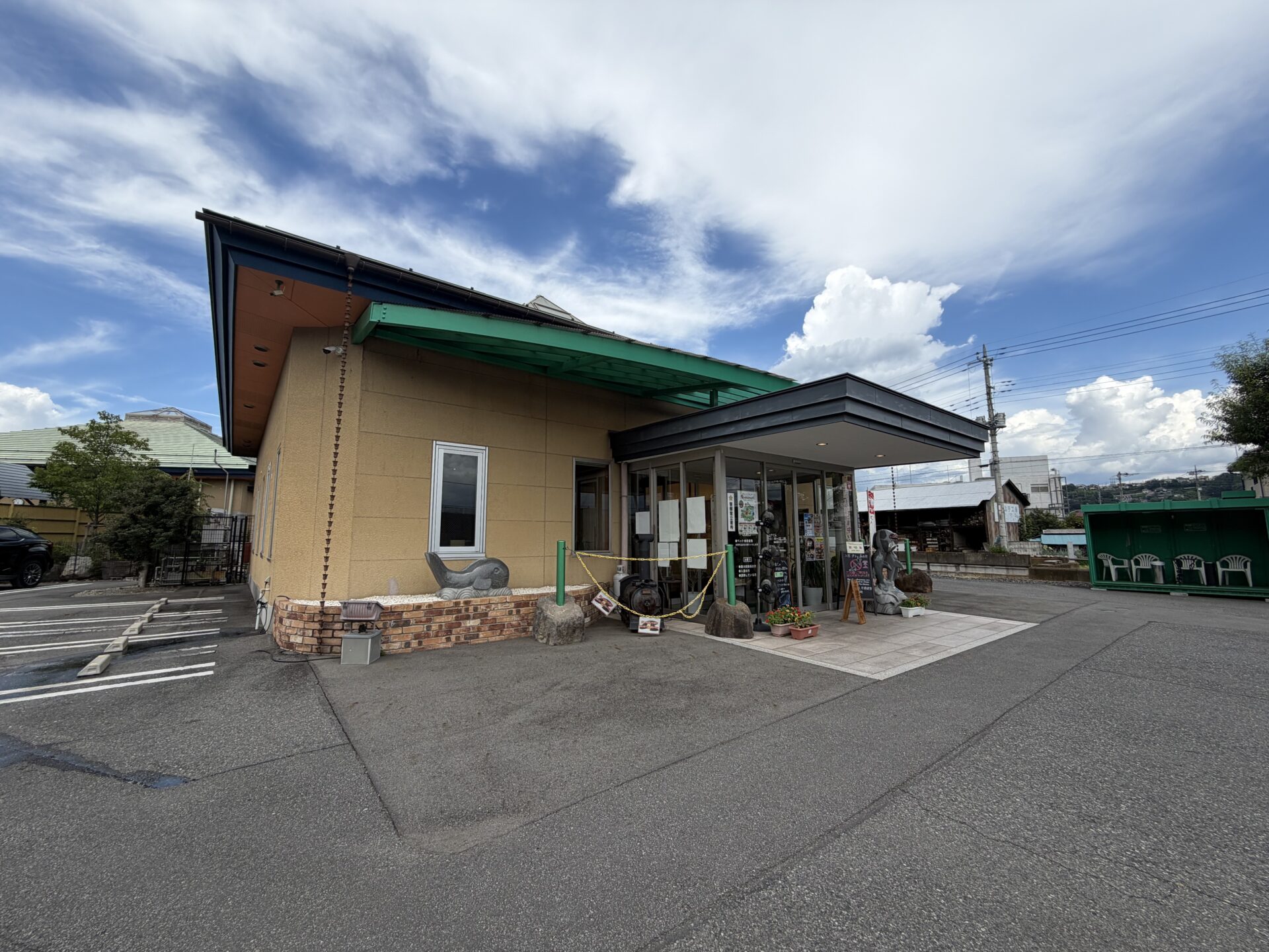 地蔵温泉ゆに〜いくの外観