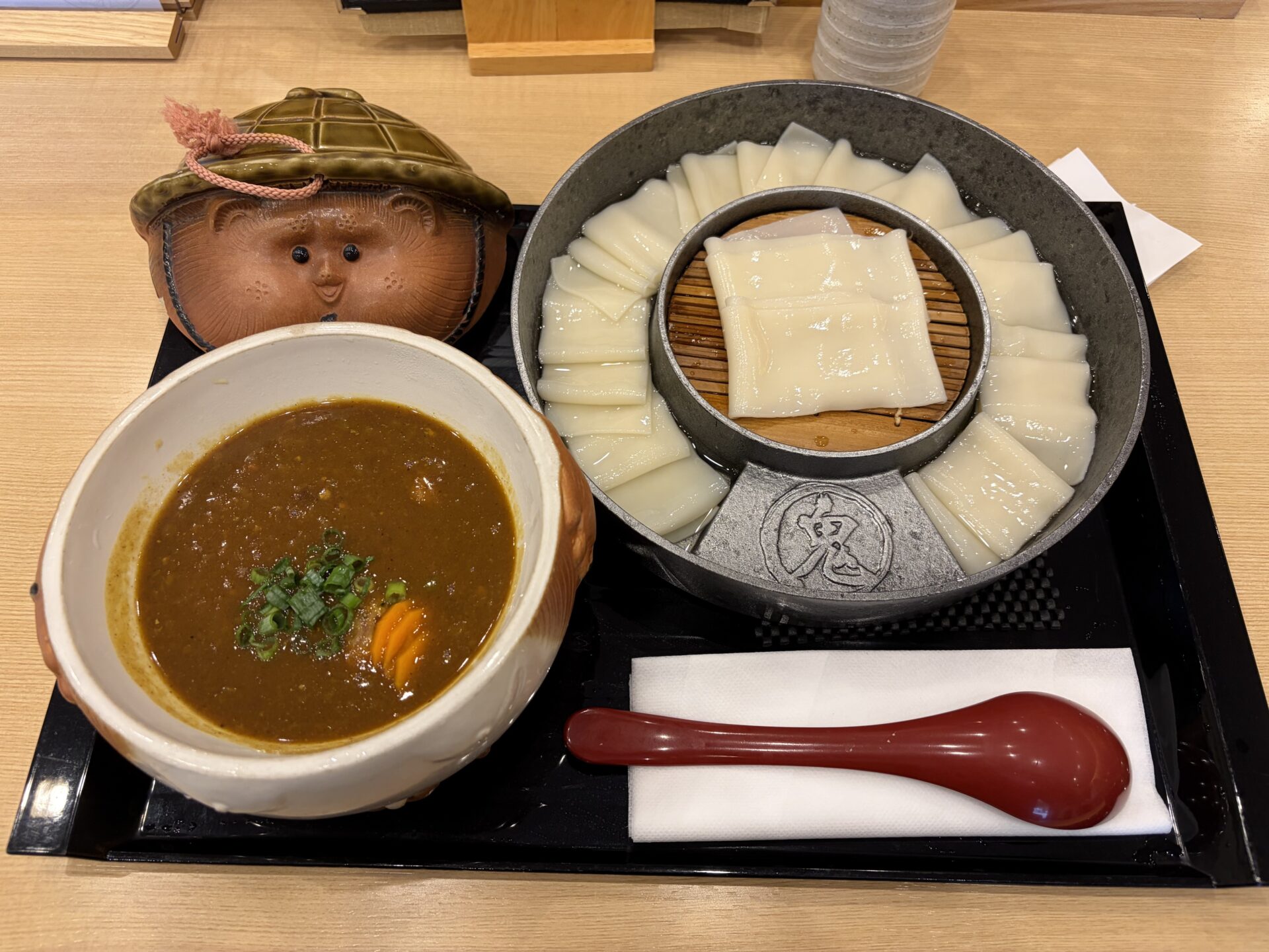 たぬきの蓋を開けた南極カレーのつけ汁