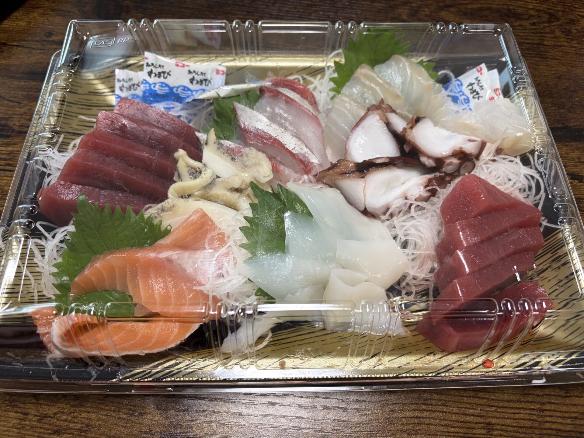 魚平の刺身盛り合わせ3,000円