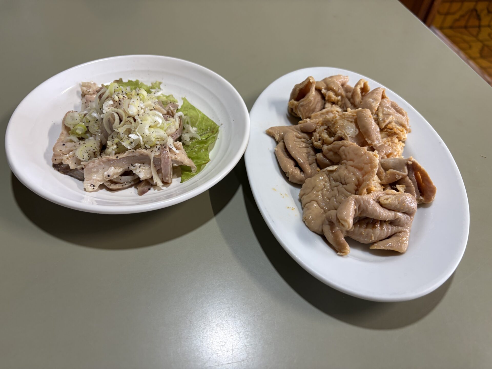 ガツ刺しと豚ホルモン