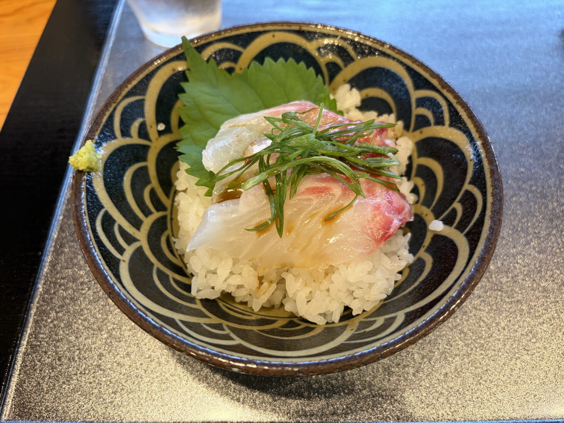 鳴神食堂 日替わり飯 真鯛のどんぶり